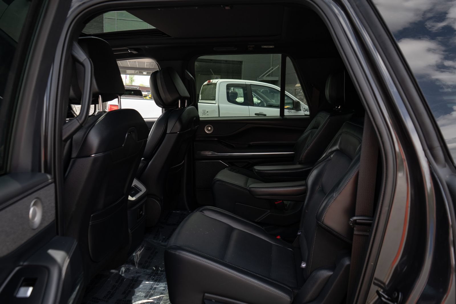 Used 2025 Lincoln Navigator L Reserve w/ Jet Appearance Package AWD/4WD image 36
