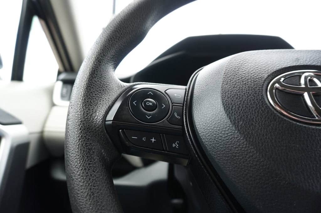Used 2022 Toyota RAV4 XLE image 19