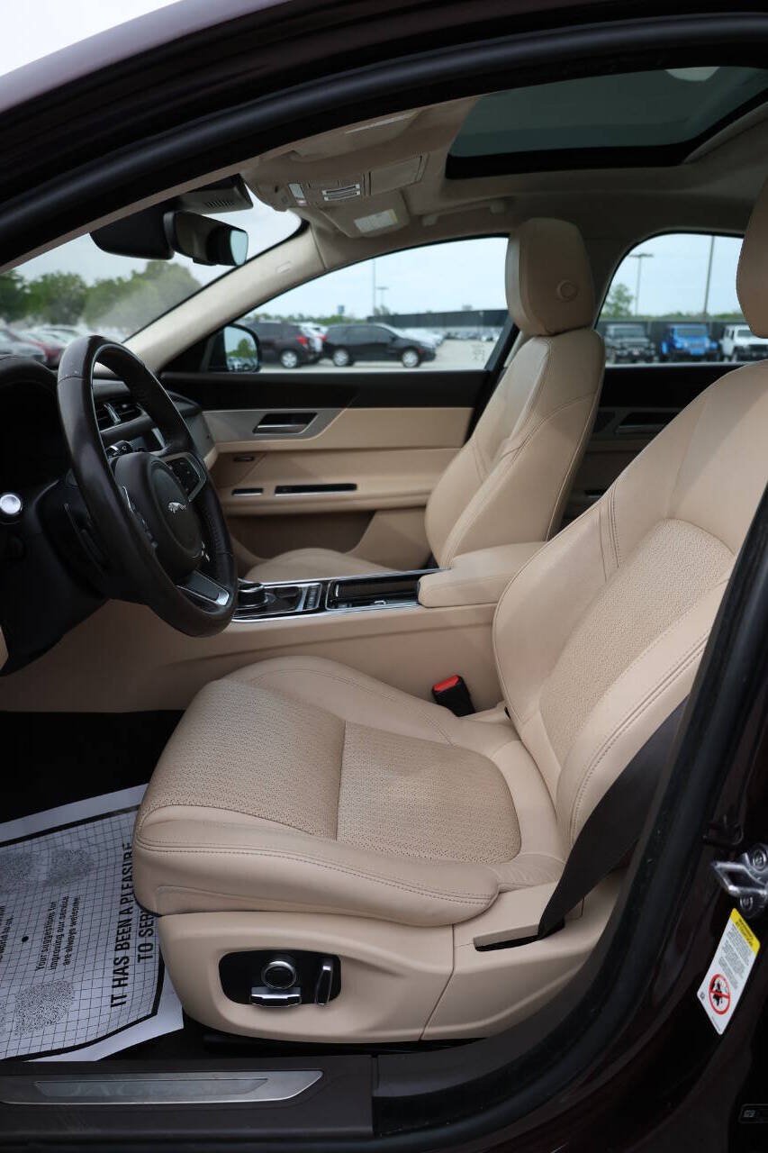 Used 2020 Jaguar XF Prestige AWD/4WD image 13