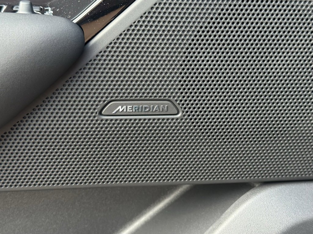 New 2026 Land Rover Range Rover Velar Dynamic SE image 13