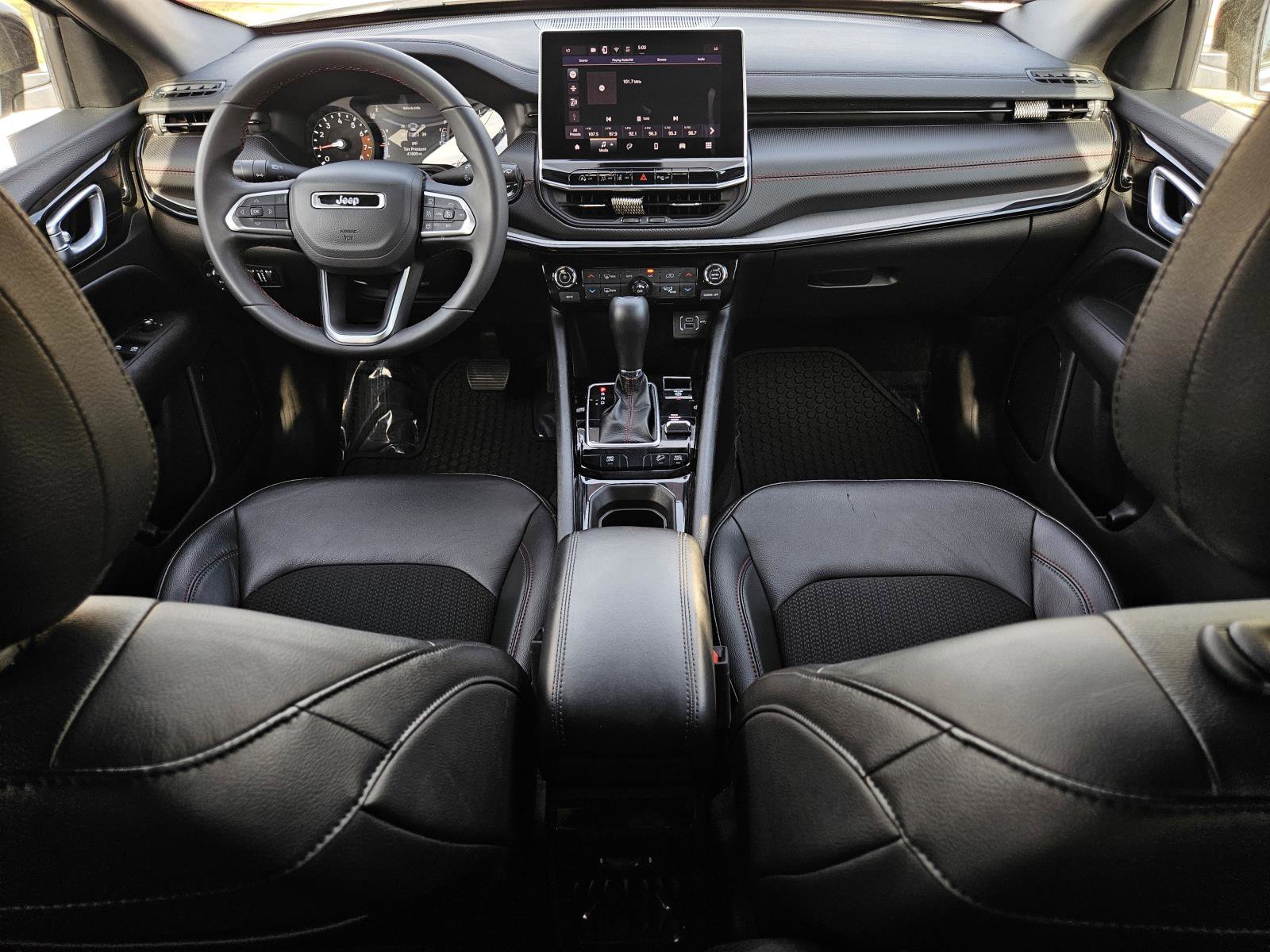 Used 2025 Jeep Compass Trailhawk image 30