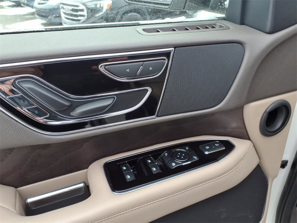 Used 2024 Lincoln Navigator Premiere image 12