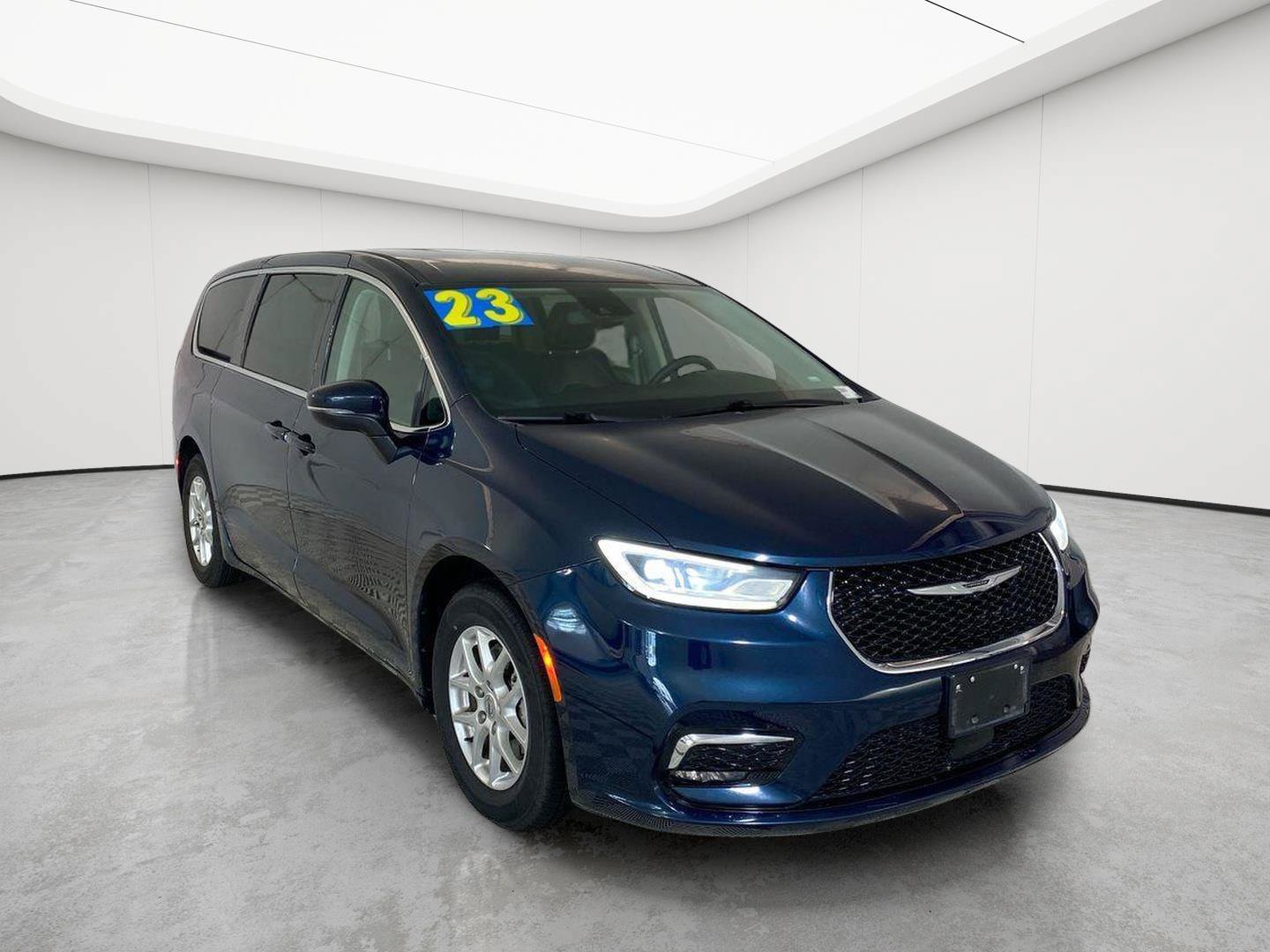Used 2023 Chrysler Pacifica Touring-L FWD image 32