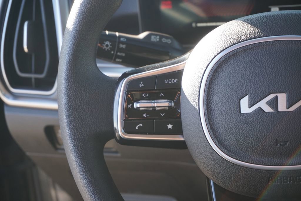Used 2024 Kia Sorento LX image 24
