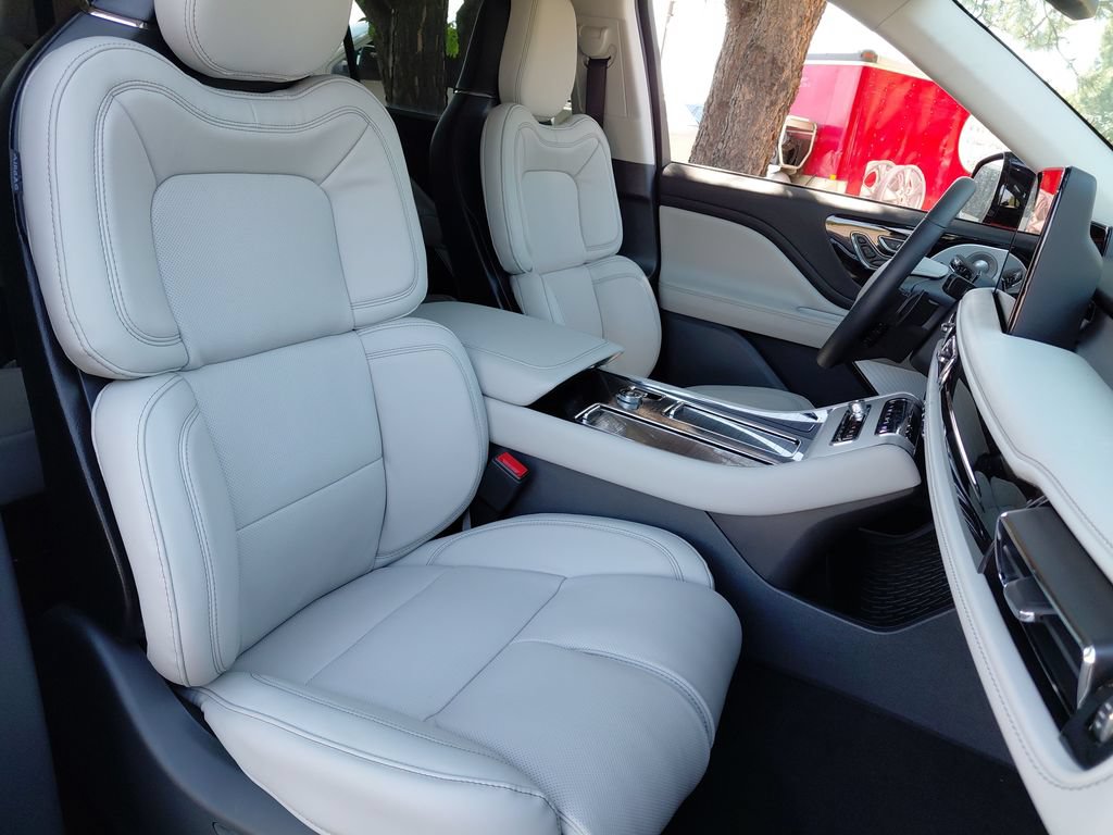 New 2026 Lincoln Aviator Reserve w/ Luxury Package AWD/4WD image 40