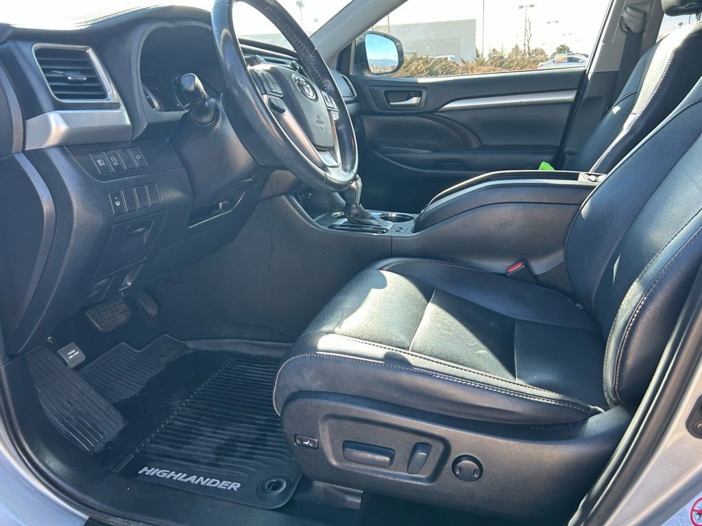 Used 2019 Toyota Highlander XLE image 28