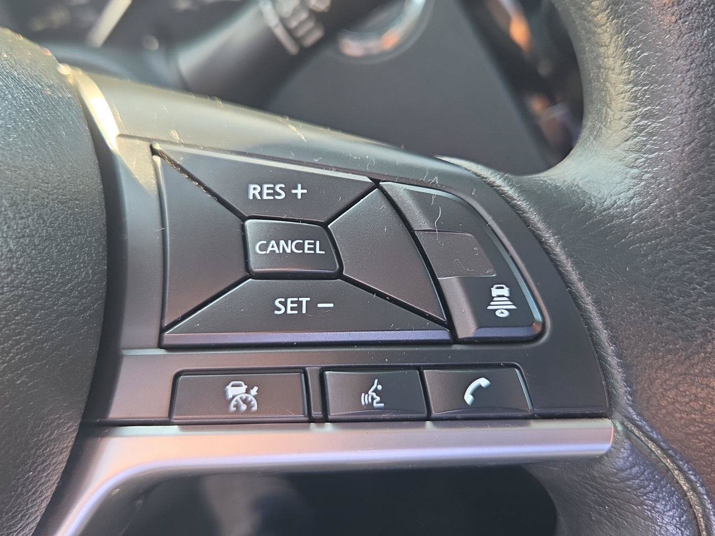 Used 2020 Nissan Rogue SV AWD/4WD image 18