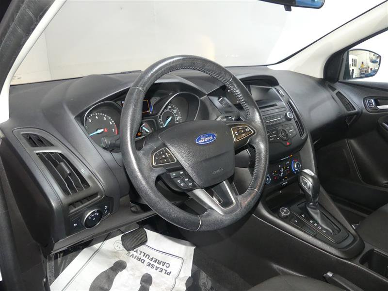 Used 2015 Ford Focus SE w/ SE Cold Weather Package image 21