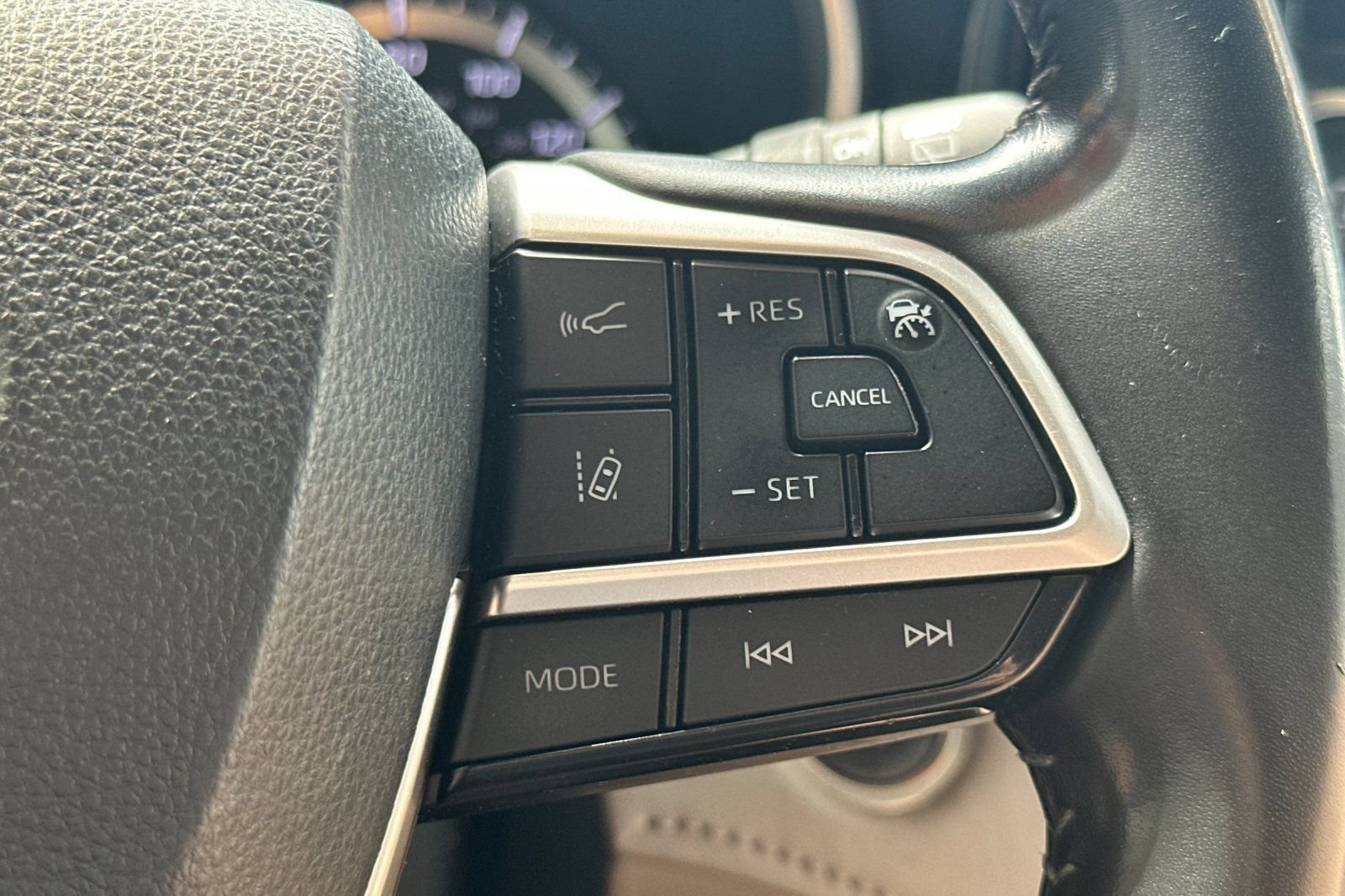 Certified 2024 Toyota Highlander XLE FWD image 30