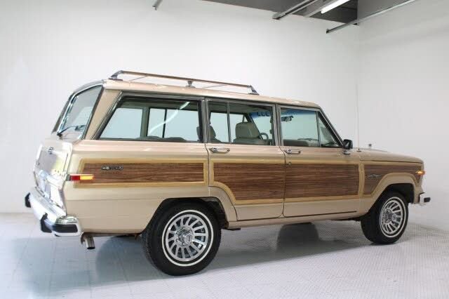 Used 1989 Jeep Grand Wagoneer image 9