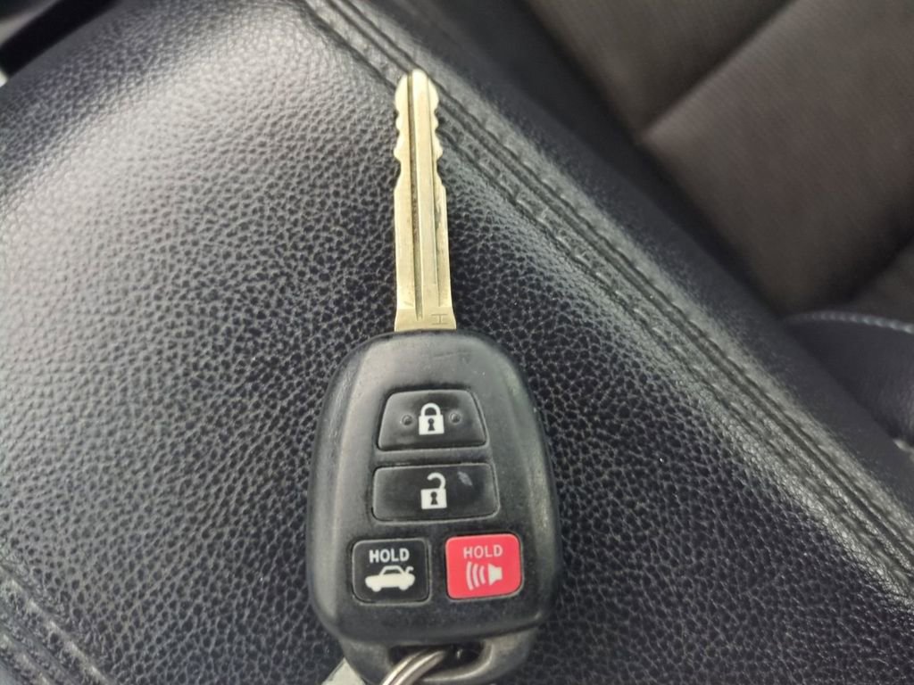 Used 2016 Toyota Corolla S image 32