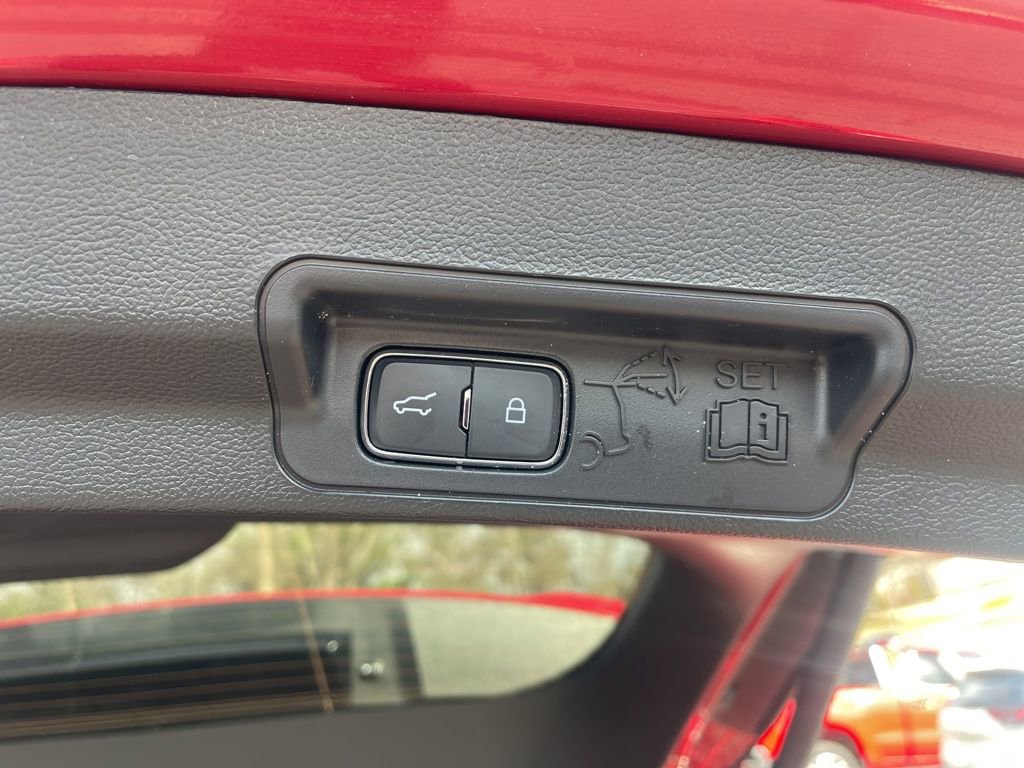 Used 2025 Ford Explorer ST-Line w/ ST-Line Street Pack AWD/4WD image 14