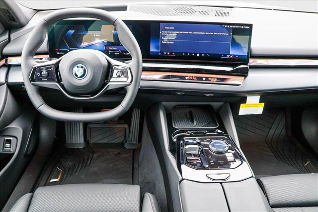 Used 2025 BMW i5 xDrive40 w/ Premium Package image 21