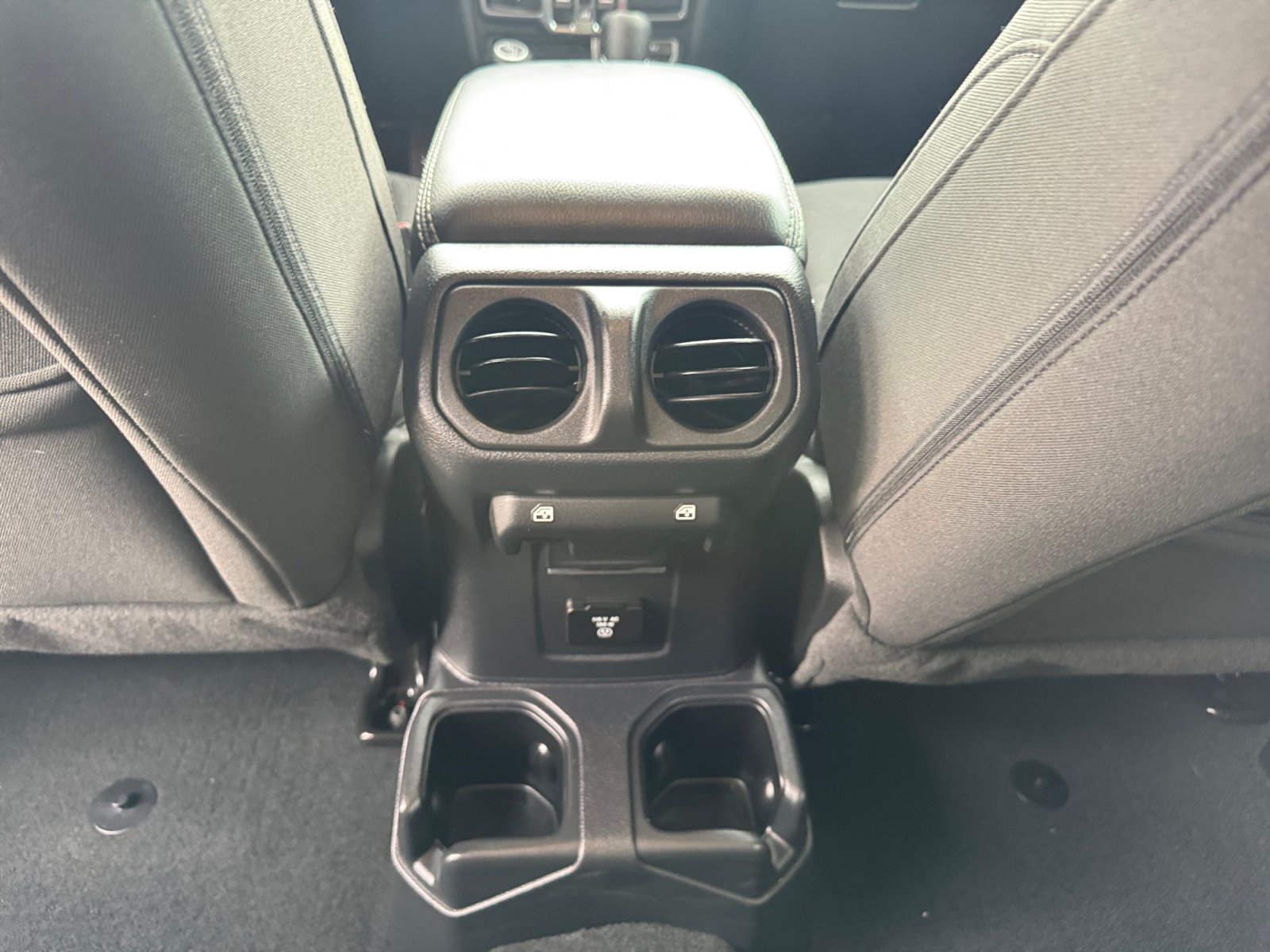 Used 2023 Jeep Wrangler Unlimited Sahara AWD/4WD image 16