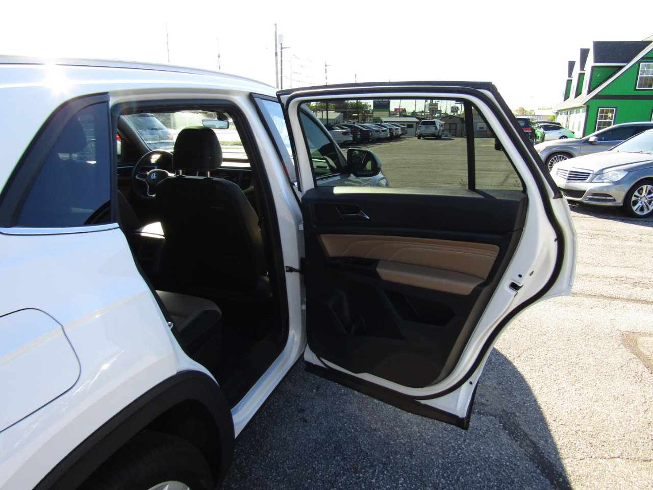 Used 2021 Volkswagen Atlas Cross Sport SE w/ Panoramic Sunroof Package image 25