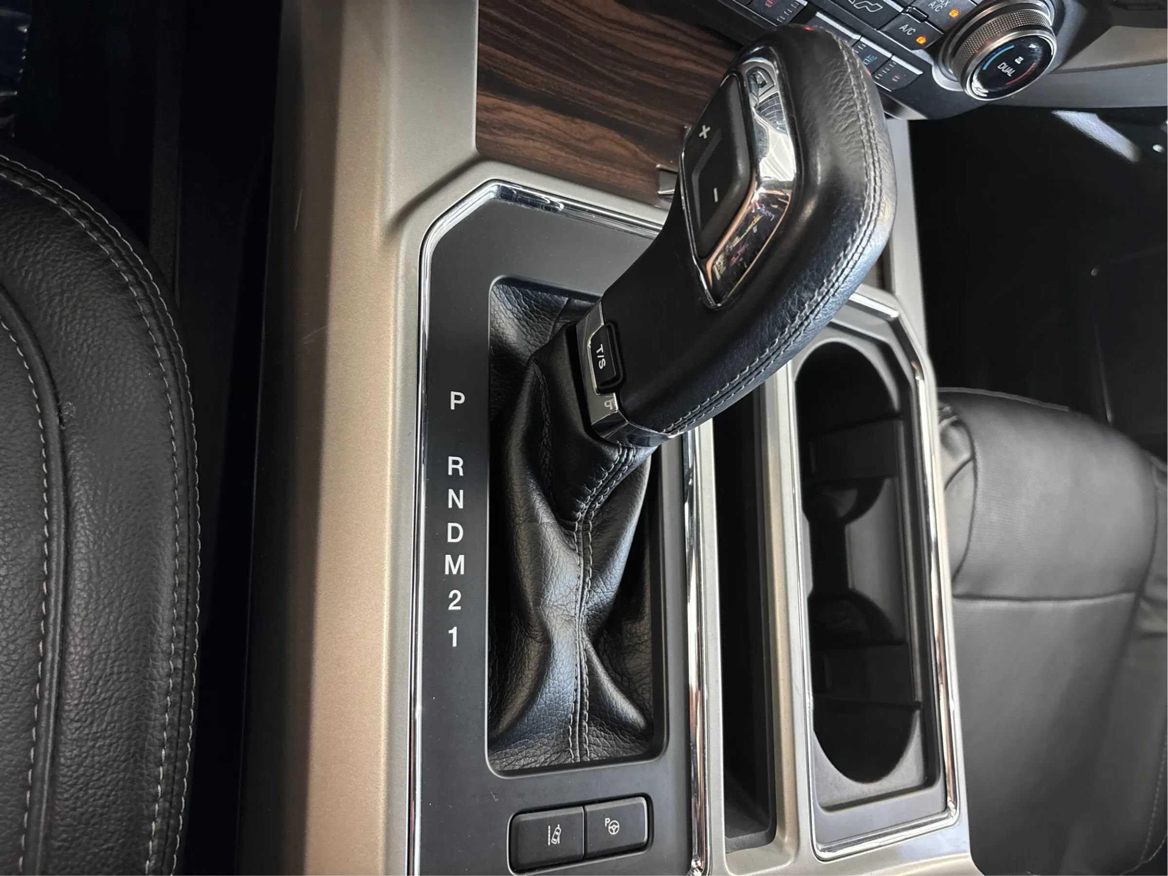 Used 2016 Ford F150 Lariat w/ Equipment Group 502A Luxury AWD/4WD image 43