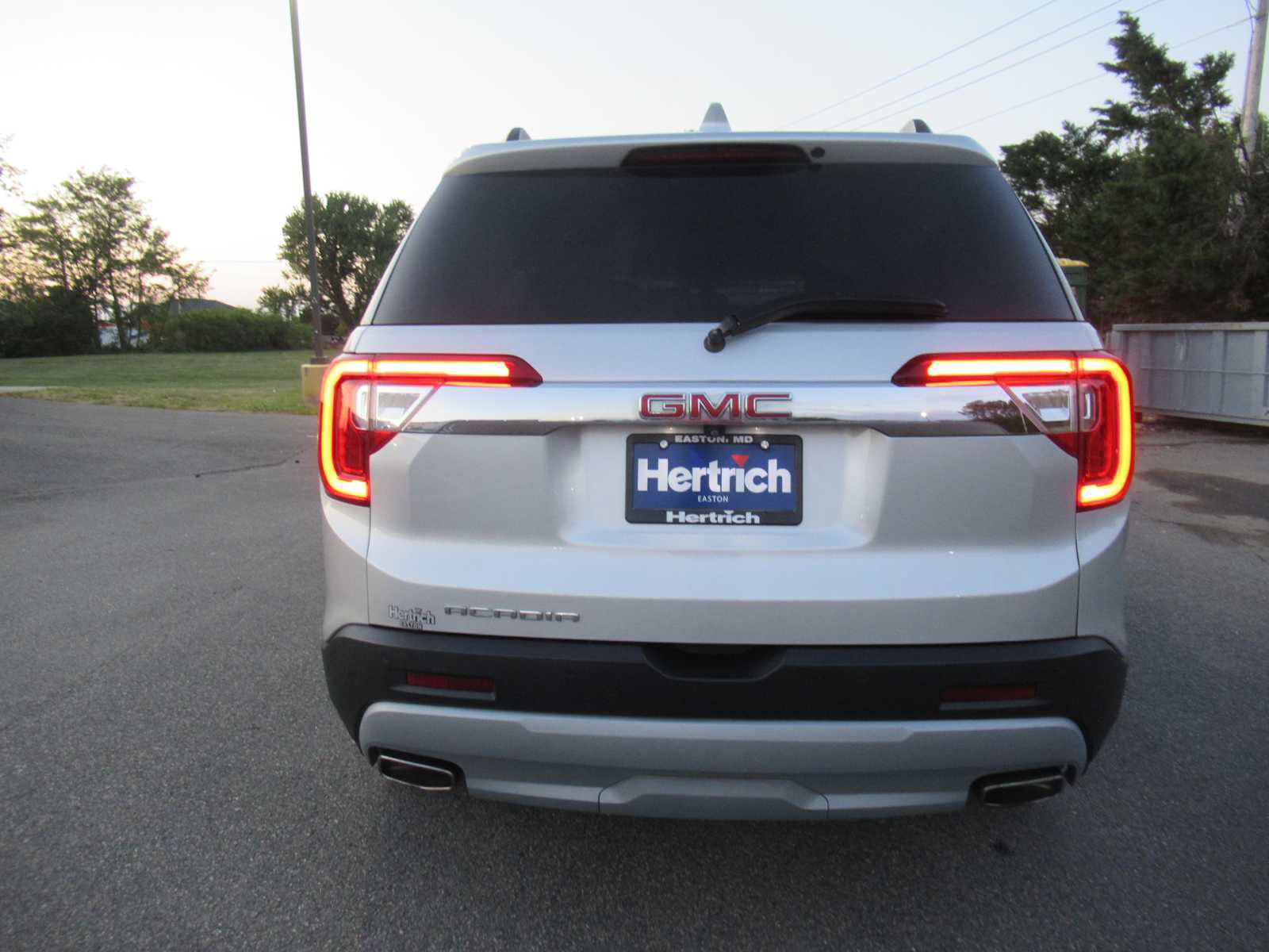 Used 2020 GMC Acadia SLT w/ LPO, Floor Liner Package FWD image 6