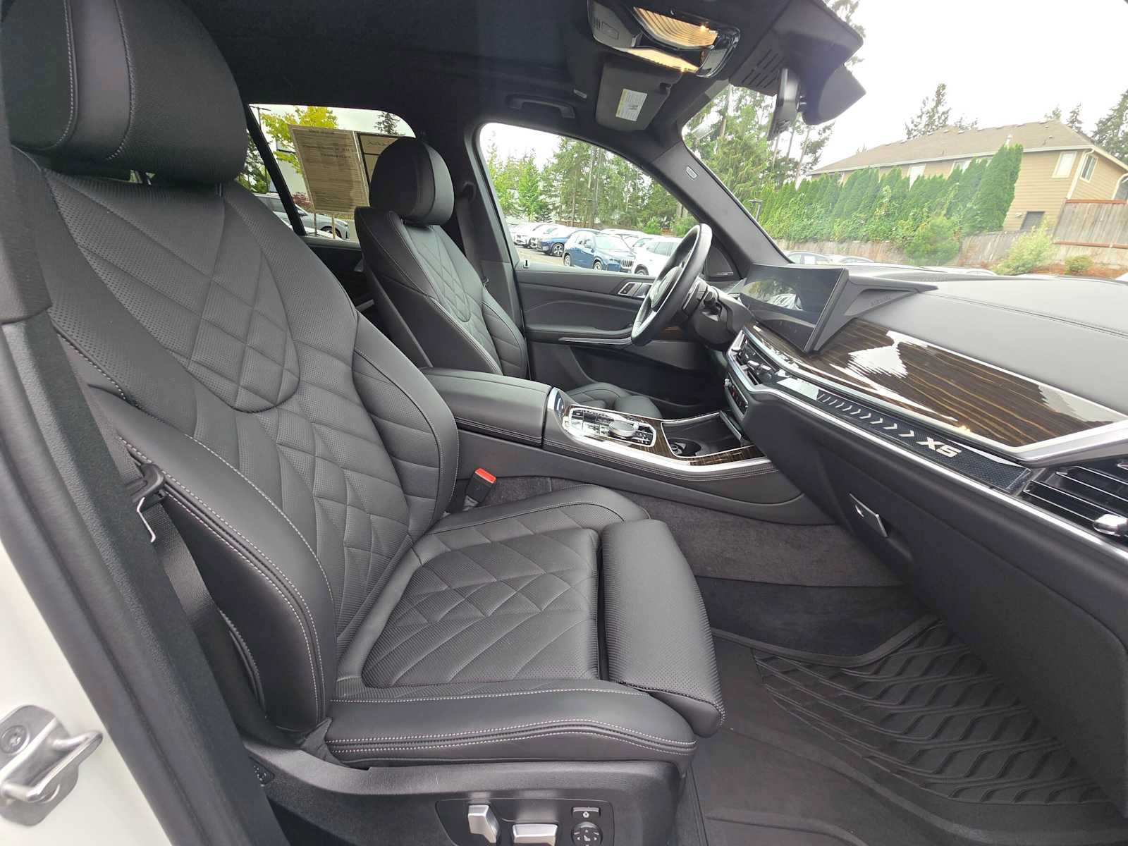 Used 2024 BMW X5 xDrive40i w/ M Sport Package AWD/4WD image 11