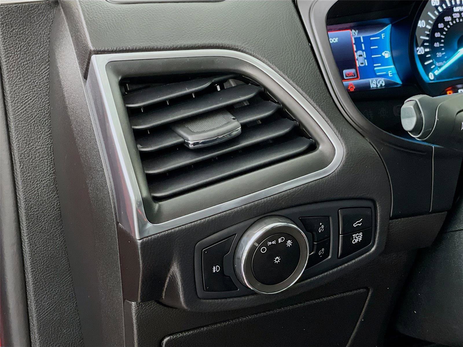 Used 2023 Ford Edge Titanium image 13