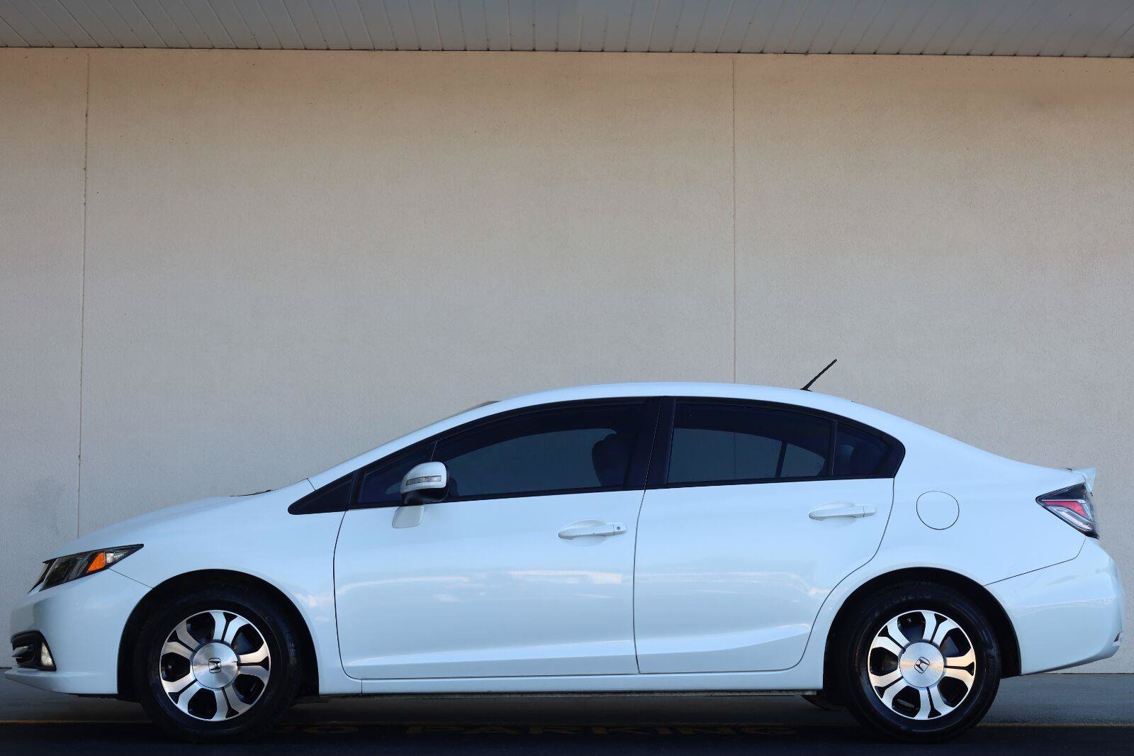 Used 2013 Honda Civic Hybrid Sedan image 2