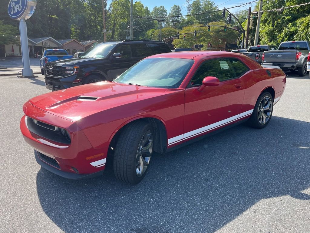 Used 2017 Dodge Challenger SXT RWD image 6