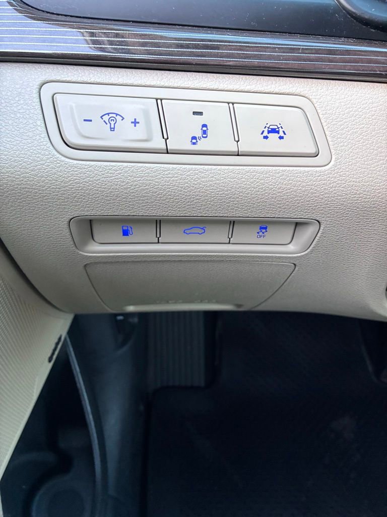 Used 2019 Hyundai Sonata Limited w/ Ultimate Package 04 FWD image 25