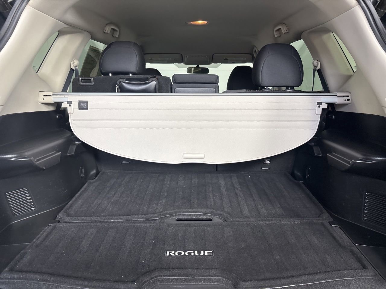 Used 2018 Nissan Rogue SV w/ Premium Package image 25