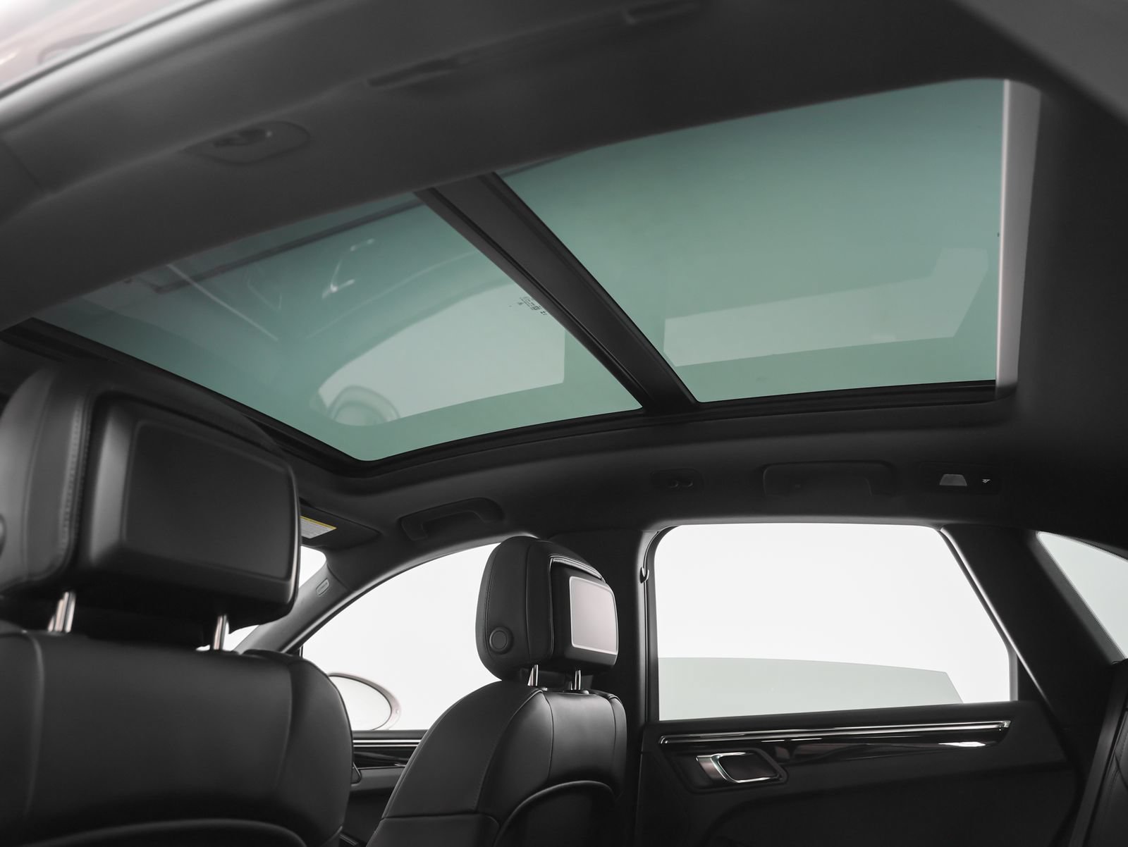 New 2026 Porsche Macan AWD/4WD image 40