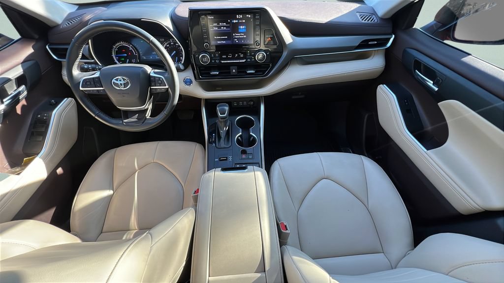 Used 2022 Toyota Highlander XLE FWD image 11