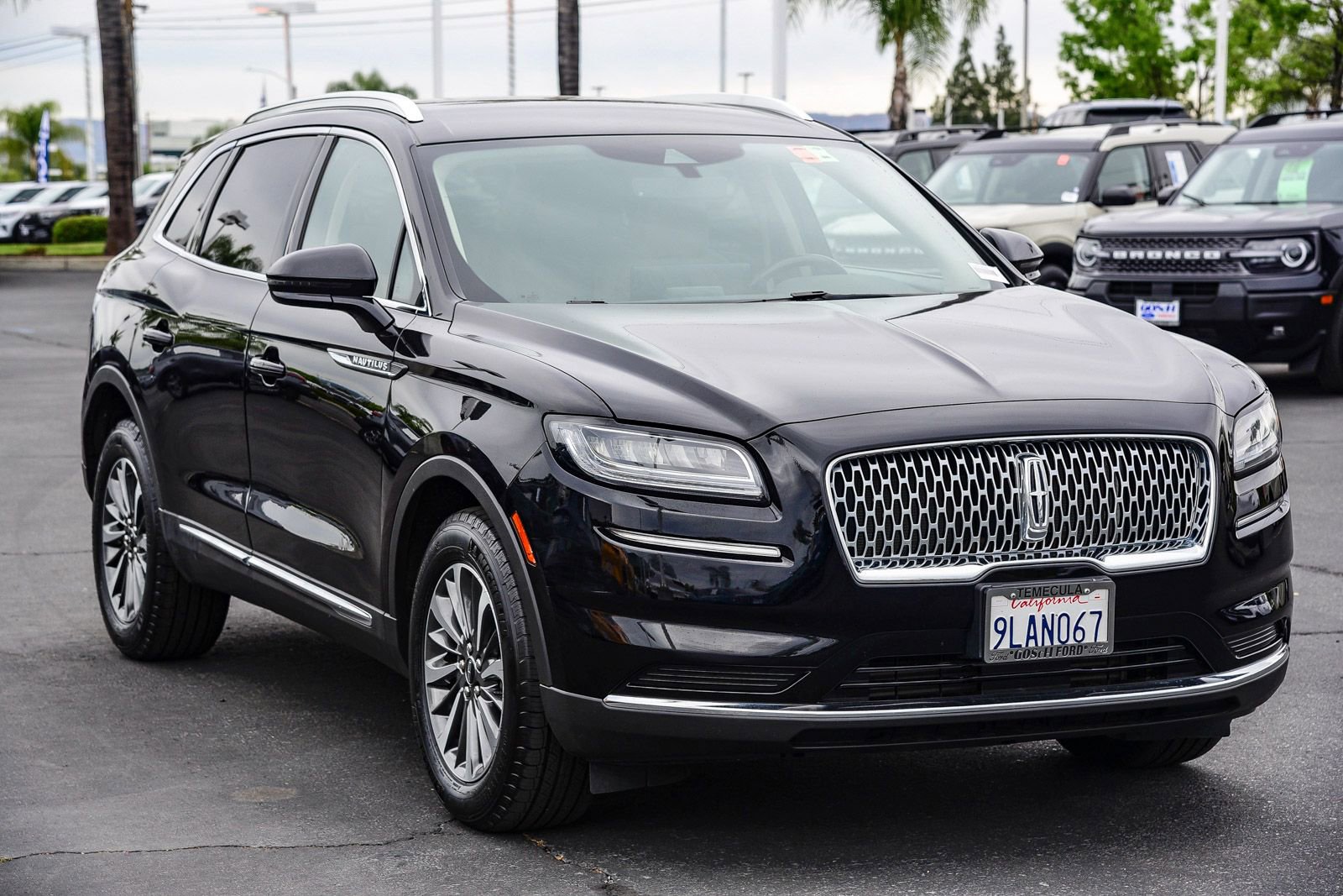 Used 2023 Lincoln Nautilus AWD w/ Premium Package image 3