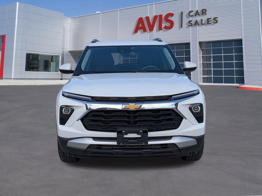 Used 2025 Chevrolet TrailBlazer LT AWD/4WD image 2