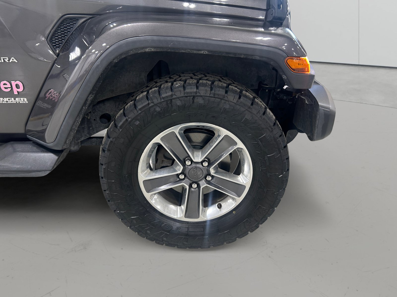 Used 2019 Jeep Wrangler Unlimited Sahara w/ Safety Group AWD/4WD image 10