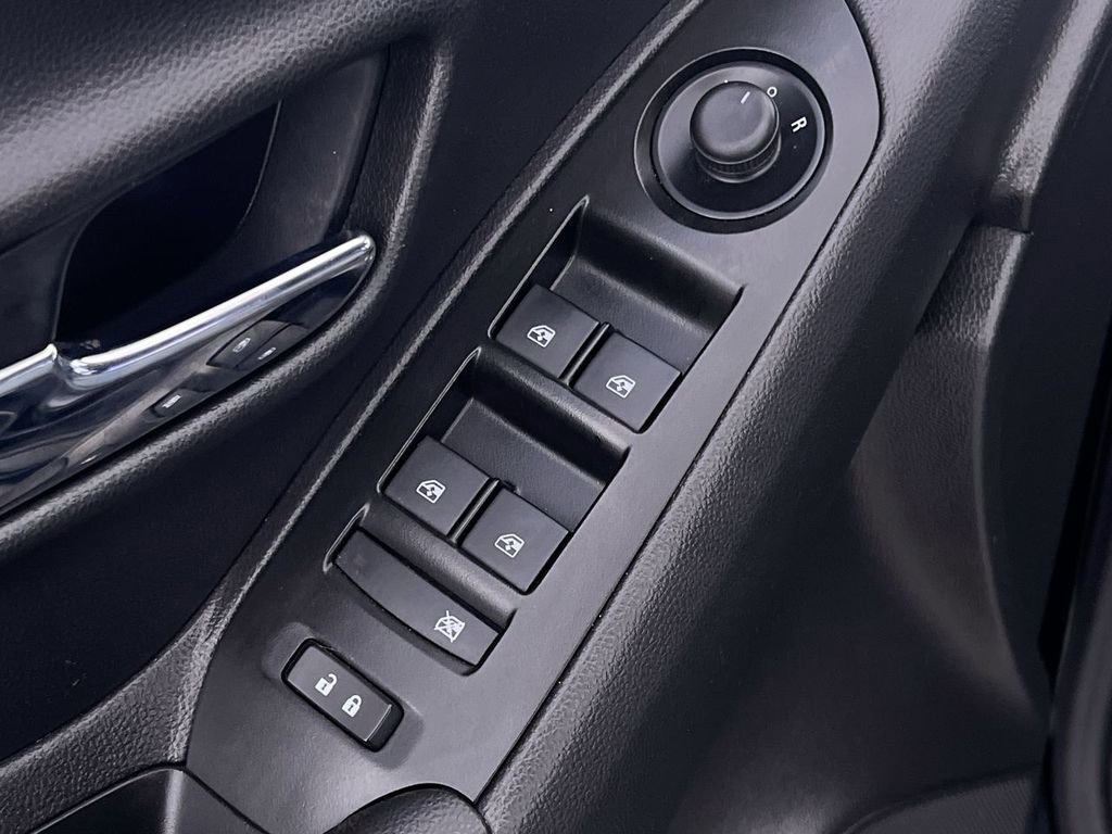 Used 2021 Chevrolet Trax LS image 13