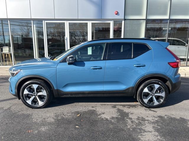 Certified 2025 Volvo XC40 B5 Plus image 2