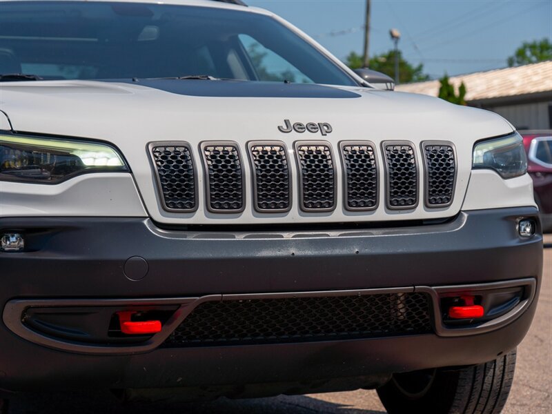 Used 2019 Jeep Cherokee Trailhawk AWD/4WD image 9
