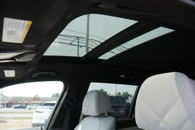 Used 2024 BMW X7 xDrive40i w/ Executive Package AWD/4WD image 3