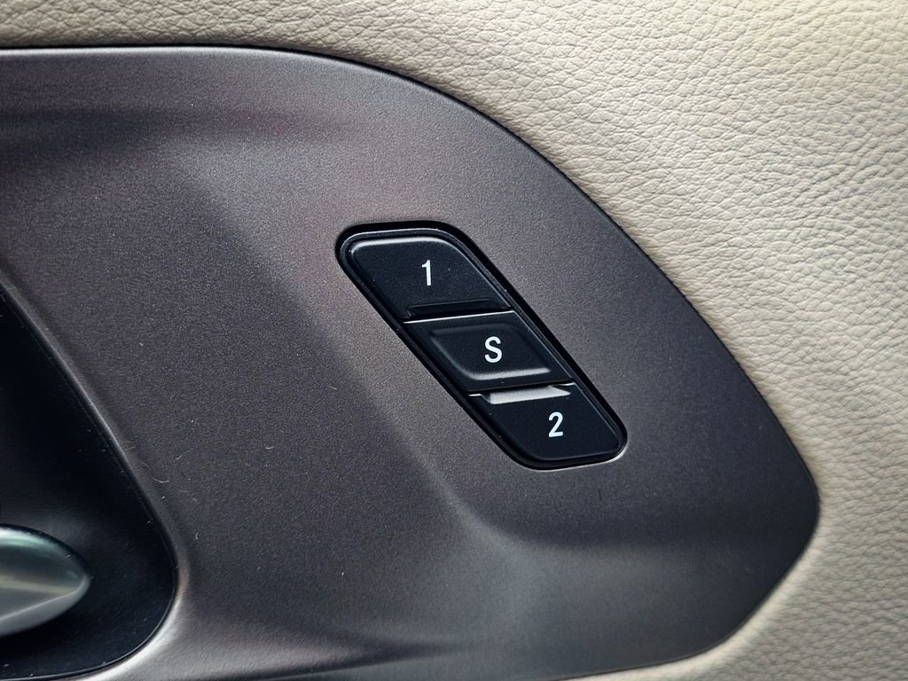 Used 2019 Chrysler Pacifica Limited FWD image 10