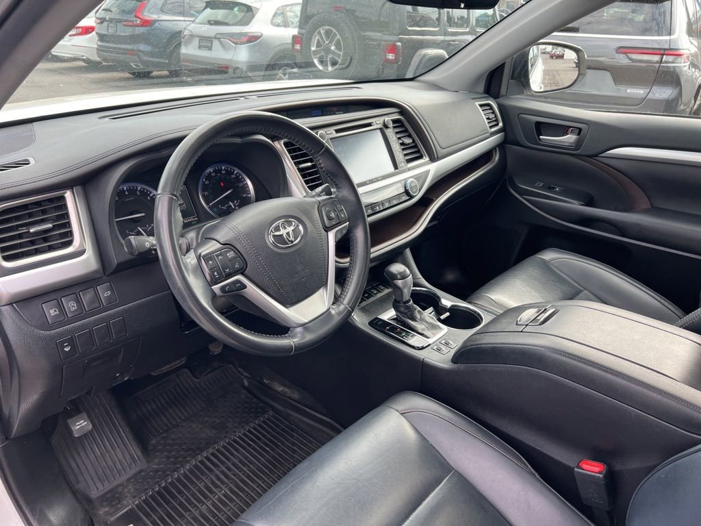 Used 2019 Toyota Highlander XLE AWD/4WD image 9