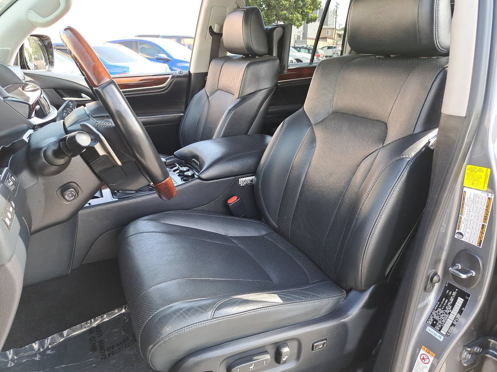 Used 2019 Lexus LX 570 4WD w/ Luxury Package image 17