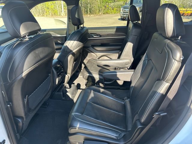 Used 2024 Jeep Grand Cherokee L Limited w/ Black Appearance Package AWD/4WD image 18