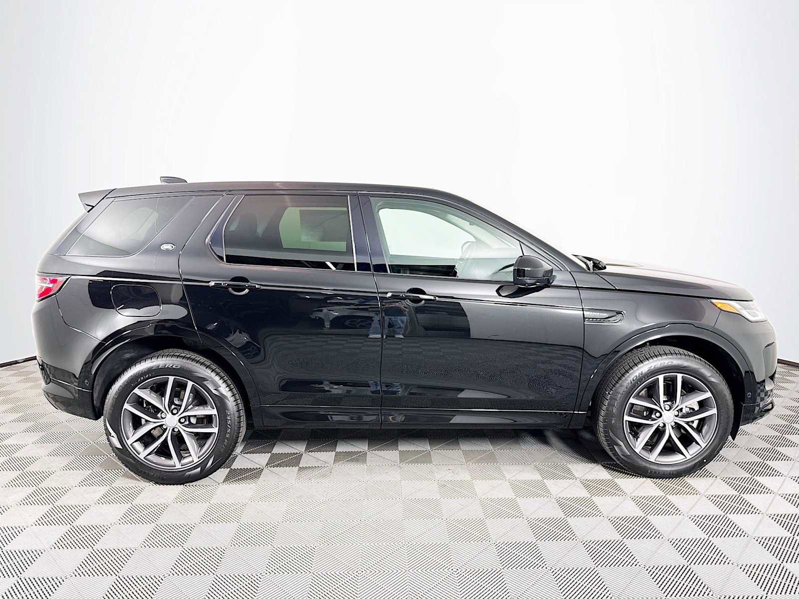 New 2025 Land Rover Discovery Sport S image 4