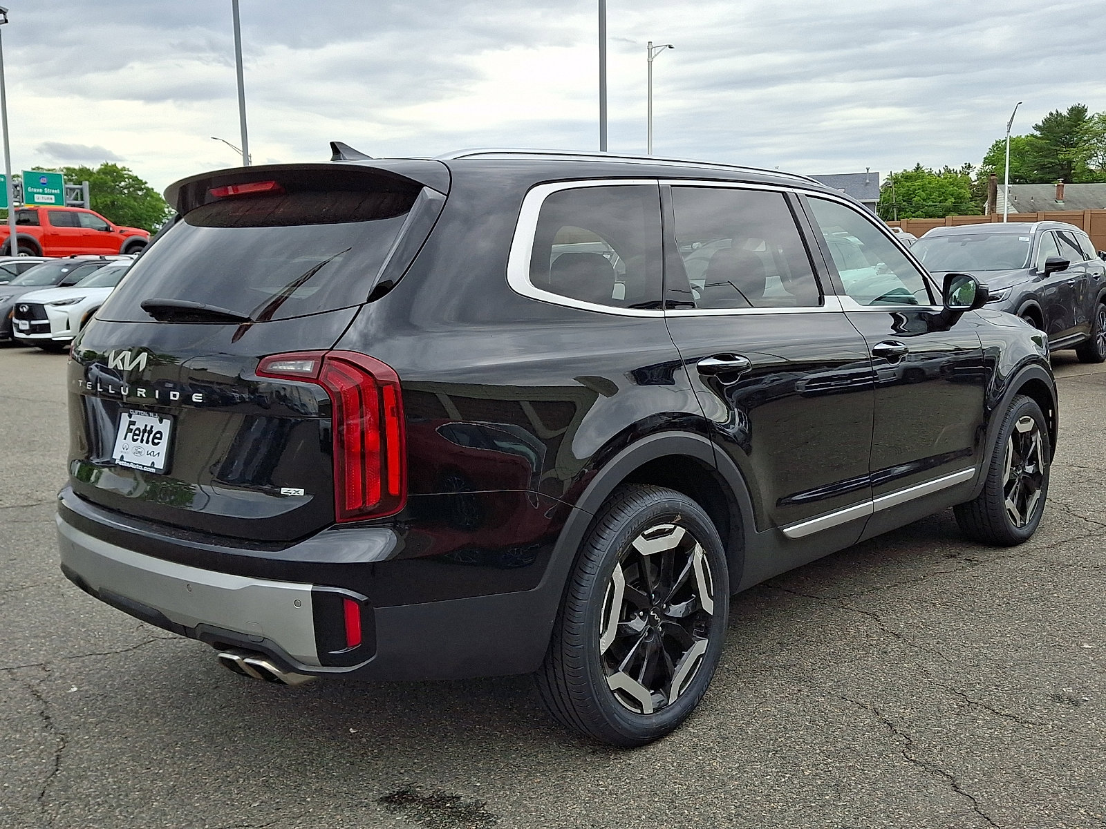 Certified 2023 Kia Telluride S w/ S Sunroof Package AWD/4WD image 4