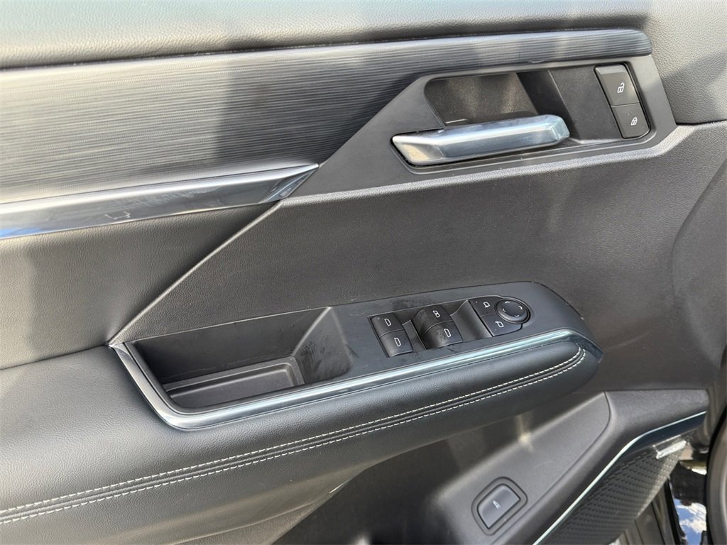 Used 2025 GMC Acadia Elevation image 11