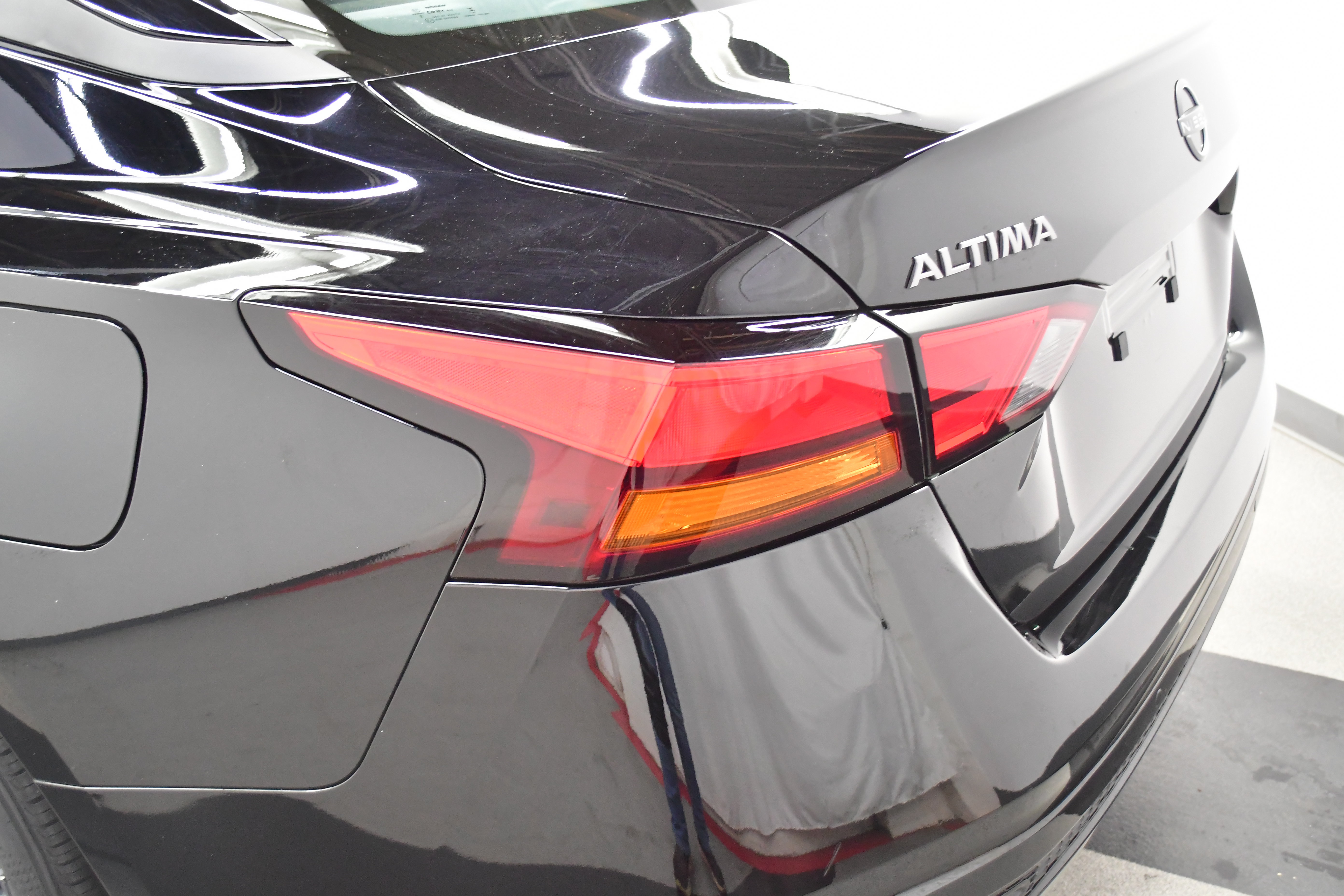 Used 2025 Nissan Altima 2.5 SV FWD image 30