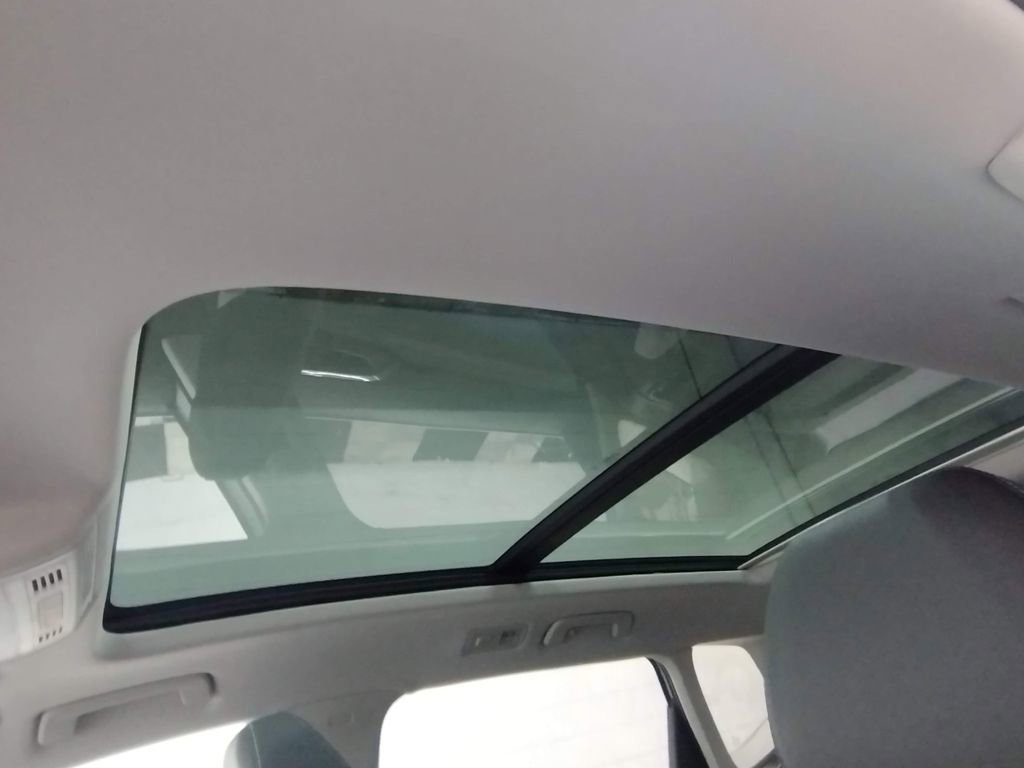 New 2025 Volkswagen Taos SEL image 20