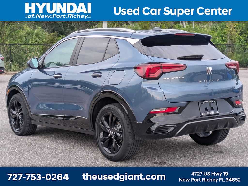 Used 2024 Buick Encore GX Sport Touring FWD image 3