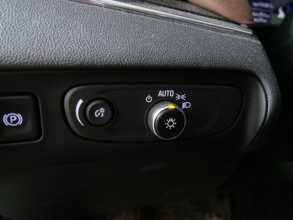 Used 2020 Buick Enclave Avenir w/ Avenir Technology Package image 17