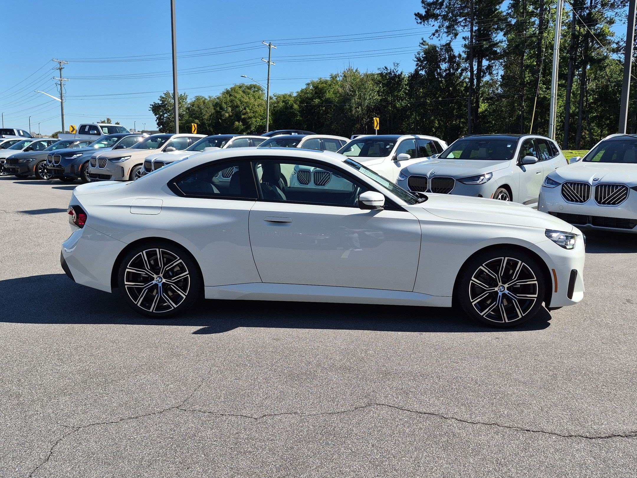 Used 2024 BMW 230i Coupe w/ Convenience Package RWD image 2