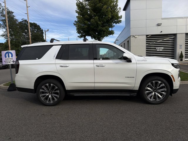 Used 2025 Chevrolet Tahoe High Country AWD/4WD image 9