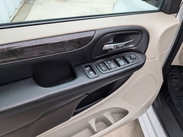 Used 2019 Dodge Grand Caravan SE w/ UConnect Hands-Free Group image 7